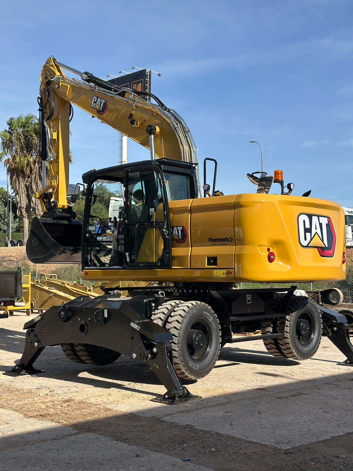 Excavadora en zona de preparación en Valencia